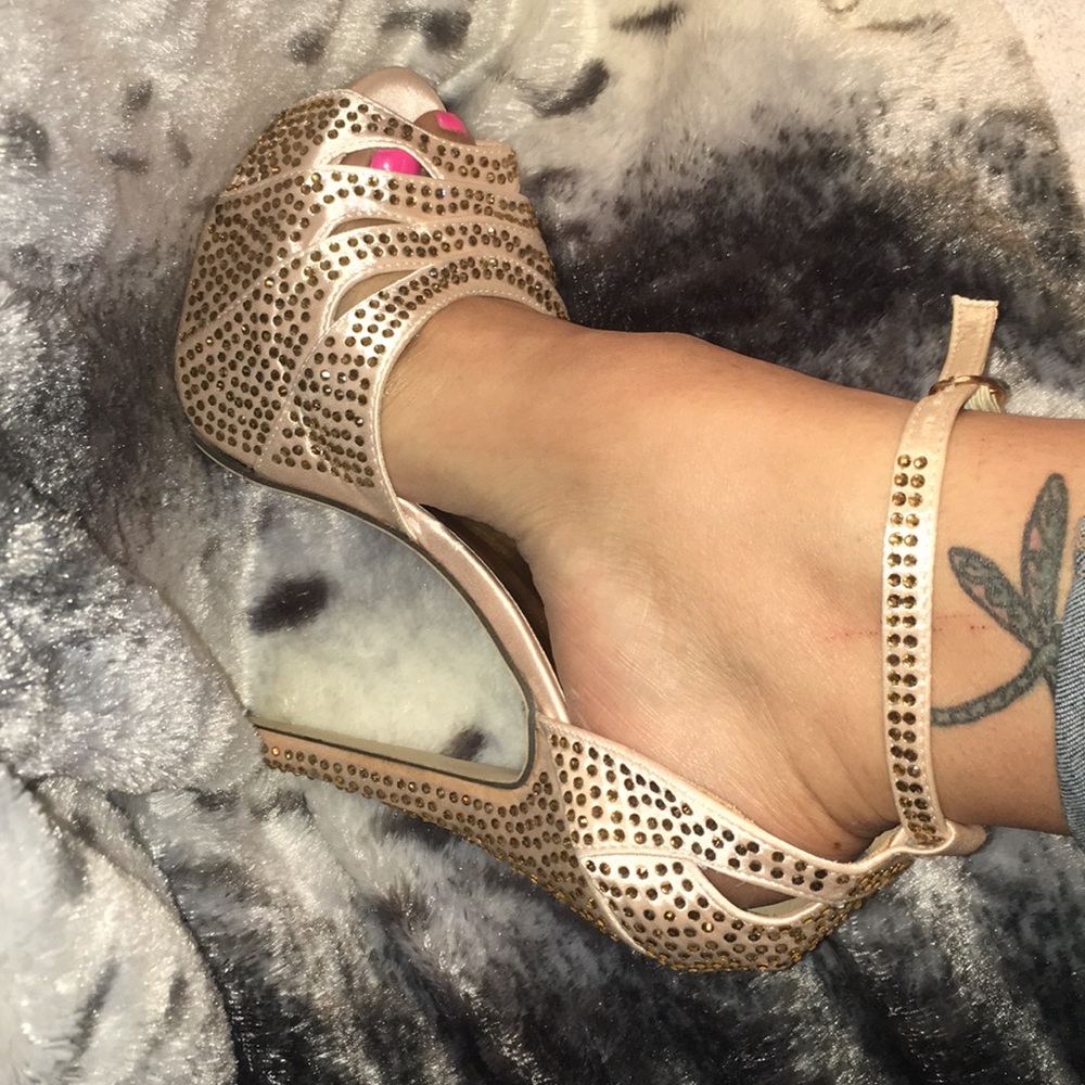 Heels - Picture 3 of 3